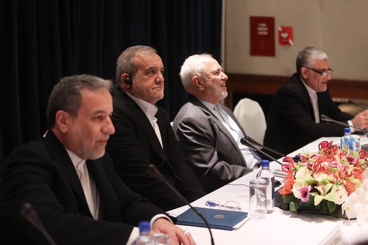 پزشکیان و عراقچی «خودسرانه» با آمریکایی‌ها مذاکره می‌کنند؟