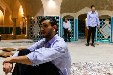 تئاتر "حاجی فیروزها امسال دیرتر می‌رسند"