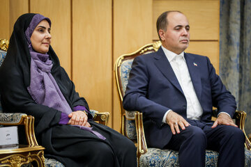 حضور فرزانه صادق مالواجرد، وزیر راه و شهرسازی و غلامرضا نوری قزلجه، وزیر جهاد کشاورزی در مراسم استقبال رسمی از مسعود پزشکیان، رئیس جمهور در بازگشت از نیویورک
