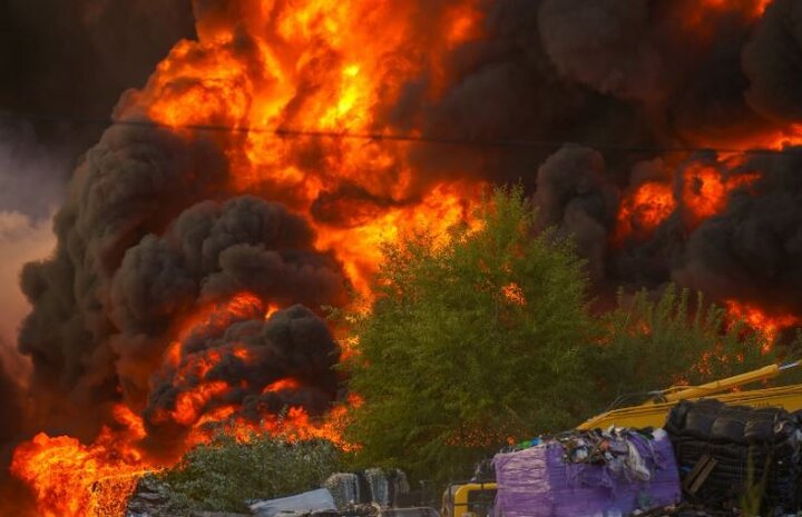 آتش‌سوزی شدید در کارخانه‌ای در میشیگانِ آمریکا+فیلم