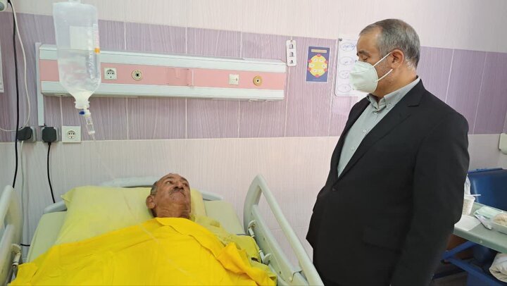 استاندار خراسان جنوبی از مصدومان حادثه حریق اتوبوس عیادت کرد