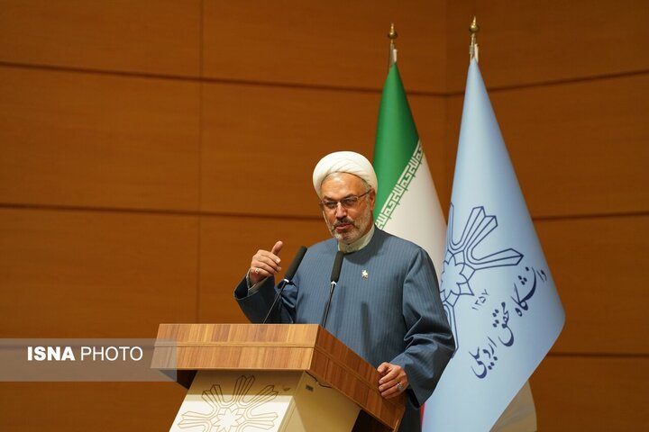 دانشگاه آغاز مسیری است که می‌تواند آینده دانشجویان و آینده کشور را رقم بزند