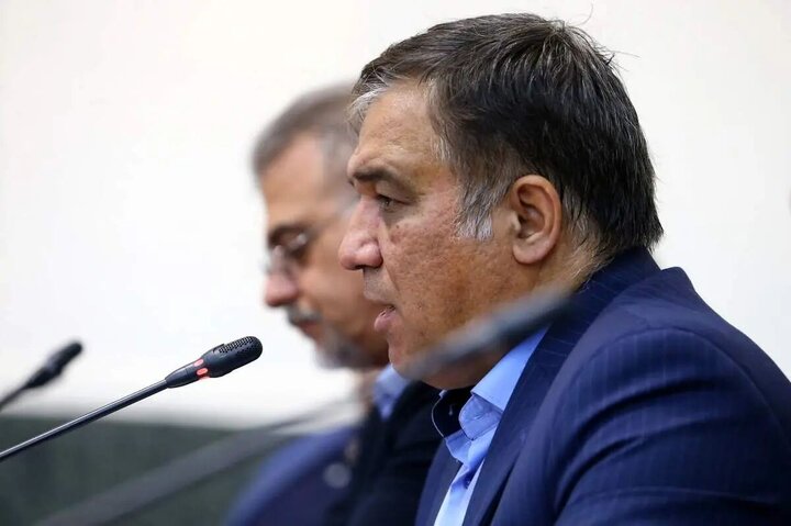 جام قهرمانی فصل قبل به استقلال اهدا می‌شود