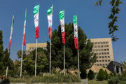پرچم جمهوری اسلامی ایران در دانشگاه شیراز به اهتزاز درآمد