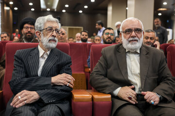 سید مرتضی بختیاری، رییس کمیته امام خمینی (ره) و غلامعلی حداد عادل در مراسم گرامیداشت هفته دفاع مقدس در کمیته امداد