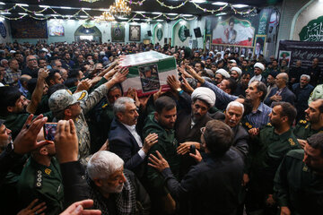 وداع مردم با پیکر سردار «شهید حسین ظریفی» در مهدیه مشهد
