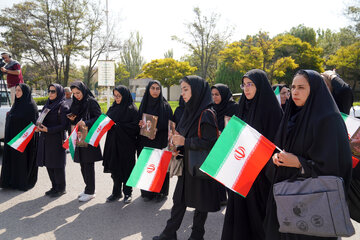 آئین روز ملی پرچم جمهوری اسلامی ایران - دانشگاه محقق اردبیلی
