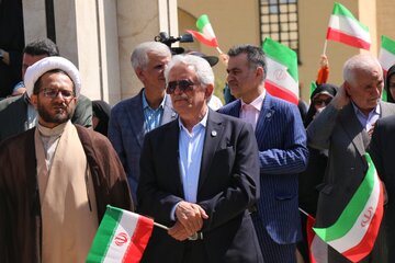 دکتر مجذوبی رئیس دانشگاه بوعلی سینا در آیین اهتزاز پرچم جمهوری اسلامی ایران در دانشگاه بوعلی سینا -همدان
