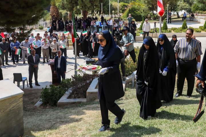 پرچم جمهوری اسلامی ایران در دانشگاه شیراز به اهتزاز درآمد