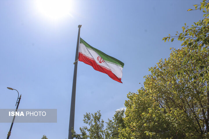 آئین باشکوه اهتزار پرچم در دانشگاه شهرکرد برگزار شد