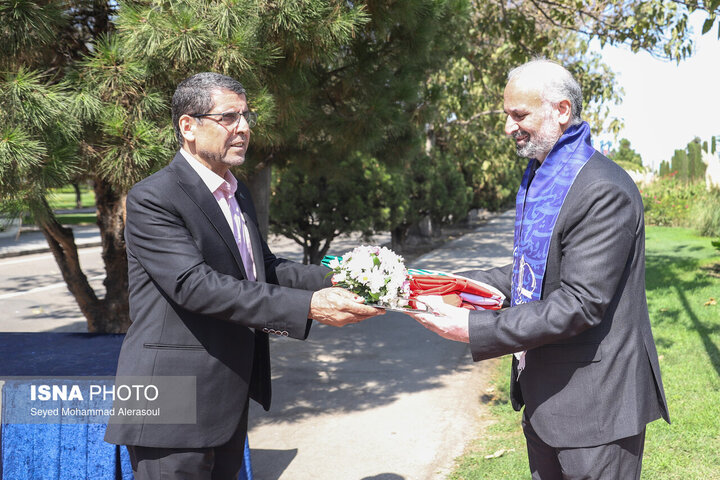 غمها و شادیهای ایران در پرچم تجسم عینی دارد