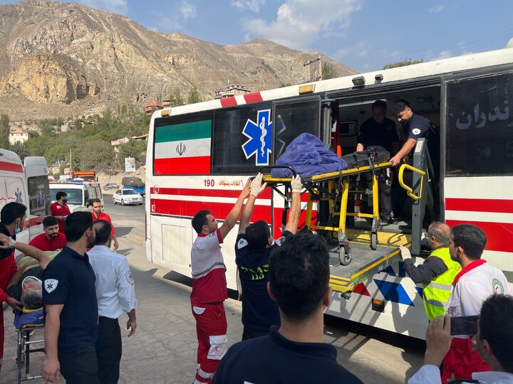 تصادف زنجیرهای ۶ خودرو در محور هراز؛ ۱۰ مصدوم راهی مراکز درمانی شدند