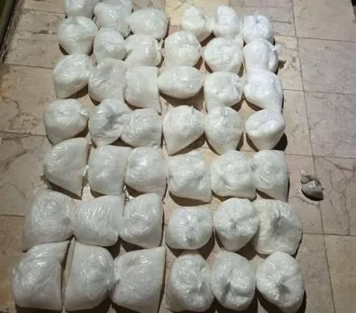 کشف ۱۳۰ کیلو شیشه از یک شبکه توزیع مواد مخدر در شادگان
