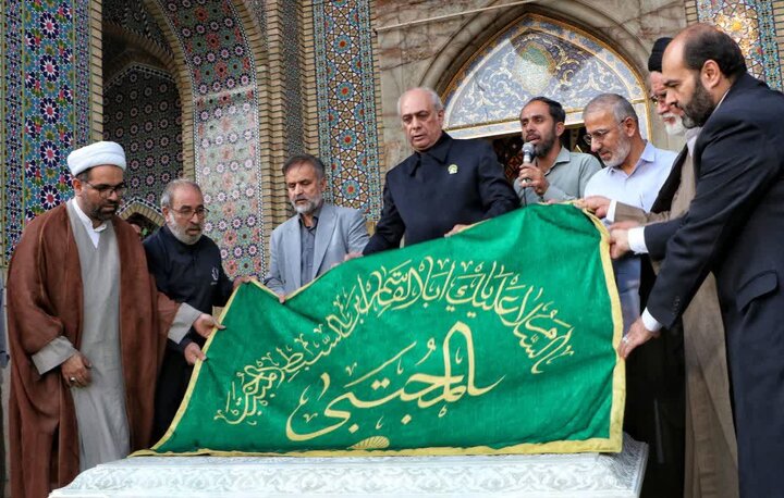 ساخت و رونمایی از سنگ مزار حضرت عبدالعظیم حسنی(ع) با هنر دست هنرمند شیرازی