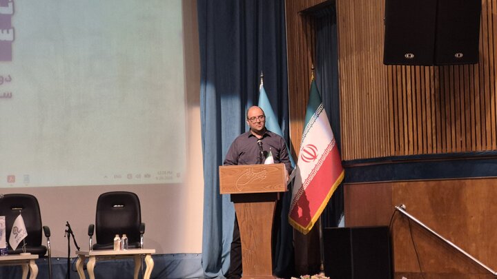 آیدین مهدیزاده: مسیر توسعه هنرهای تجسمی از توسعه نگارخانهها عبور میکند