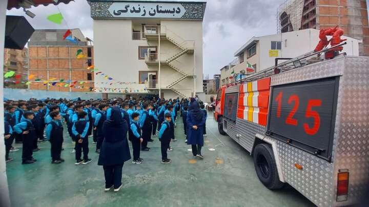 رونمایی شهرداری آمل از طرح همیار آتش‌نشان در مدارس برای نخستین بار در شمال کشور