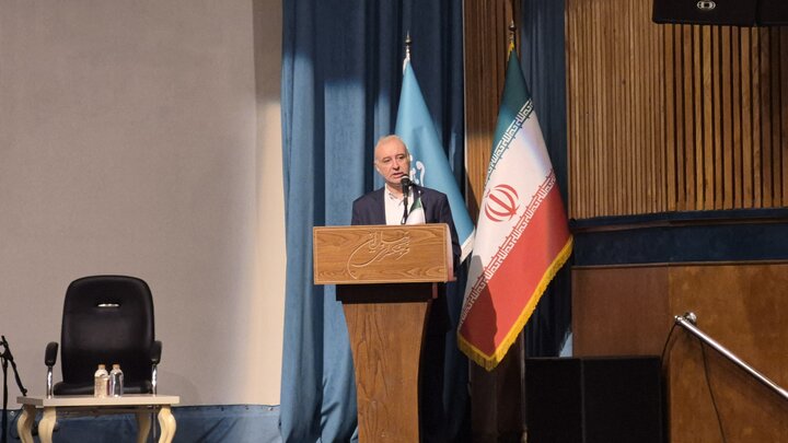 آیدین مهدی‌زاده: مسیر توسعه هنرهای تجسمی از توسعه نگارخانه‌ها عبور می‌کند