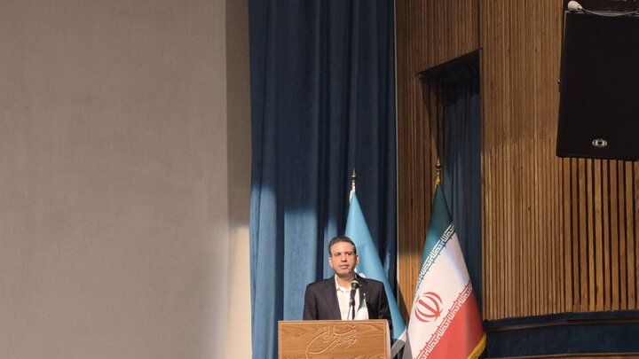 آیدین مهدیزاده: مسیر توسعه هنرهای تجسمی از توسعه نگارخانهها عبور میکند