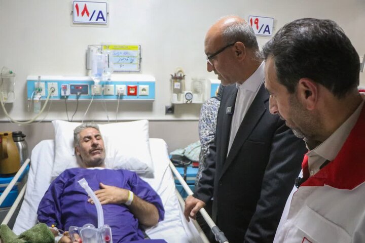 عیادت استاندار کرمانشاه از مجروحان حادثه واژگونی اتوبوس کرمانشاه - تهران
