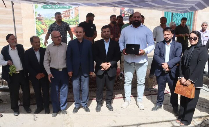 نخستین جشنواره انگور در روستای وصله کبودراهنگ برگزار شد
