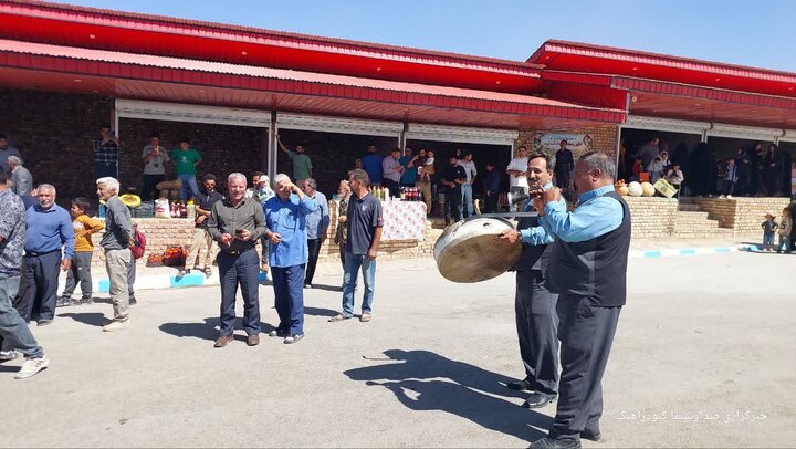 نخستین جشنواره انگور در روستای وصله کبودراهنگ برگزار شد