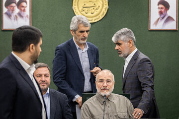  محمد باقر قالیباف، رئیس مجلس شورای اسلامی در جلسه علنی وبیناری مجلس - سه شنبه ۷ مهر