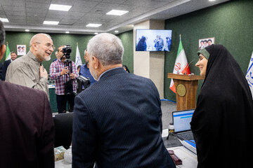  فرزانه صادق مالواجرد، وزیر راه وشهرسازی و  محمد باقر قالیباف، رئیس مجلس شورای اسلامی در جلسه علنی وبیناری مجلس - سه شنبه ۷ مهر
