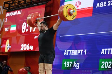 طلای دهم ایران در ناگویا/ وزنه‌بردار عراقی مدال را انداخت داوودی برداشت!