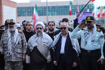 حجت السلام احمد مطهری اصل امام جمعه تبریز، بهرام سرمست استاندار آذربایجان شرقی،در رزمایش آذربایجان؛ جان‌فدای ایران
