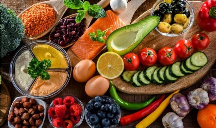 آیا خوردن غذاهای پرچرب باعث افزایش وزن می‌شود؟