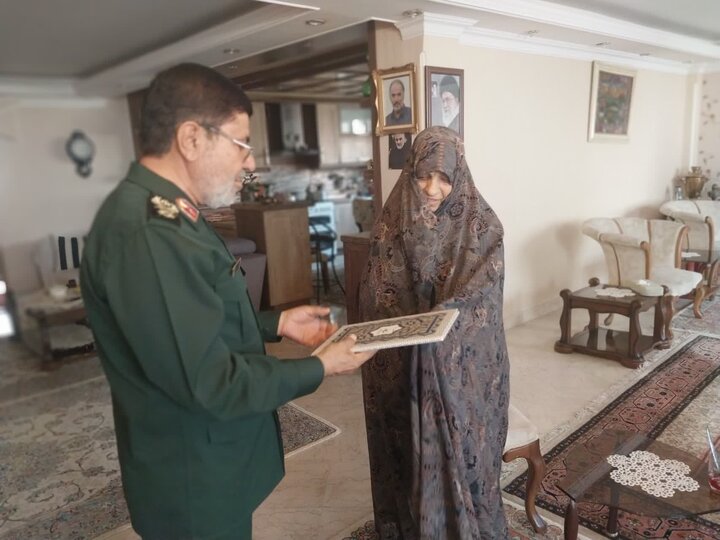 دیدار سردار شریف با خانواده یک روای جنگ