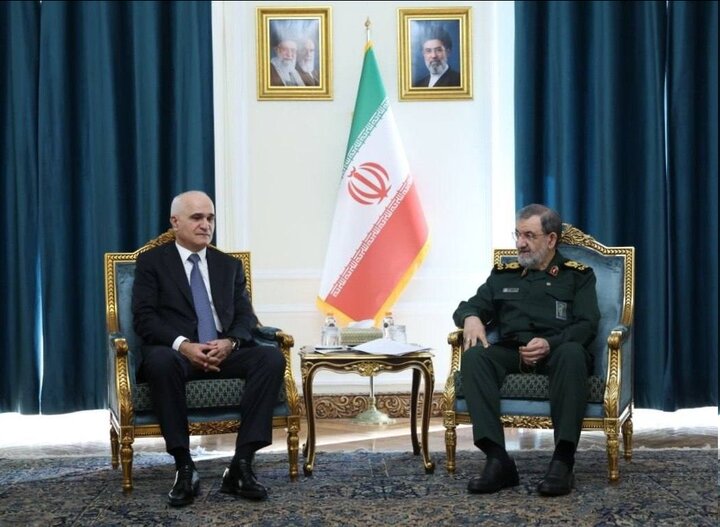 رضایی: ترامپ نه می‌تواند مذاکره کند و نه می‌تواند بجنگد
