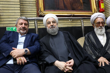حسن روحانی و الیاس حضرتی در مراسم ختم احمد ناطق نوری