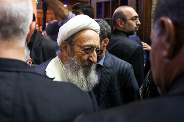 هادی غفاری در مراسم ختم احمد ناطق نوری