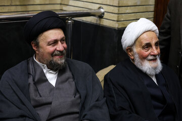 علی اکبر ناطق نوری و سید حسن خمینی در مراسم ختم احمد ناطق نوری