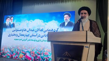 امام‌جمعه شهرکرد: حاضرین در تجمعات شبانه باوجود بی‌مهری‌ها در میدان مانده‌اند