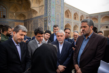 سیدرضا صالحی امیری، در بازدید از مسجد تاریخی جامع اصفهان 