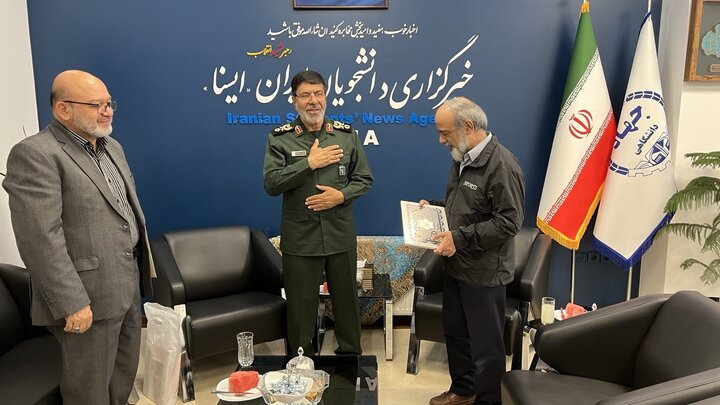 چگونه میدان‌دار جنگ روایت‌ها باشیم؟