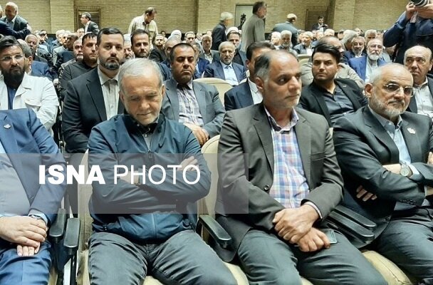 حضور پزشکیان و عارف در مراسم ترحیم ناطق‌نوری