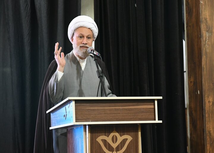 امام جمعه شیراز: رمز عبور از بحران‌ها، حضور آگاهانه مردم و صبر و مقاومت است