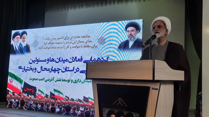 امام جمعه شهرکرد: حاضرین در تجمعات شبانه باوجود بی‌مهری‌ها در میدان مانده‌اند