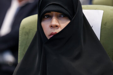 ریحانه سلامی، دختر شهید سلامی در  سی و سومین اجلاس سراسری نماز - حرم مطهر رضوی
