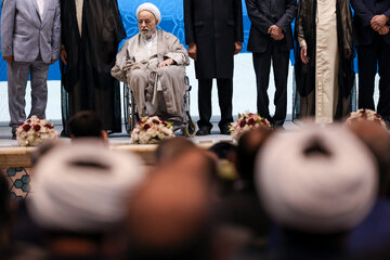 حجت الاسلام محسن قرائتی در سی و سومین اجلاس سراسری نماز - حرم مطهر رضوی