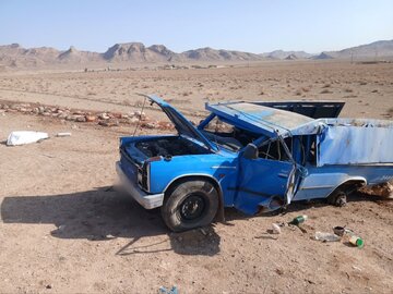 واژگونی، جان راننده خودروی باری را گرفت