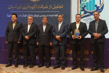 تجلیل از واحدهای تولیدی برتر در همایش ملی«شیوه‌های نوین تأمین مالی بنگاه‌های اقتصادی و زیرساخت» - اردبیل