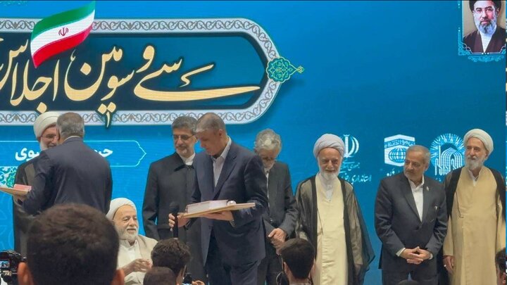 تاکید رییس سازمان انرژی اتمی بر اهتمام ویژه صنعت هستهای در راستای ترویج قرآن