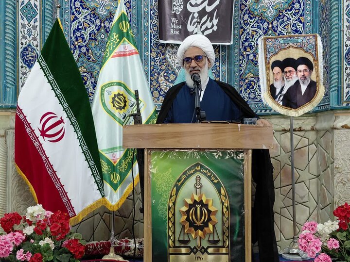 امام جمعه ورامین: نماز سند راهبردی حیات روحی و اجتماعی انسان است