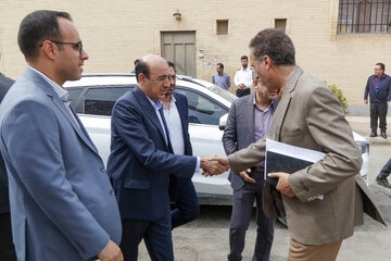 بازدید شهرام ملکی، معاون وزیر راه و شهرسازی از مدرسه شهید دکتر امیر عبداللهیان در بهارستان اصفهان