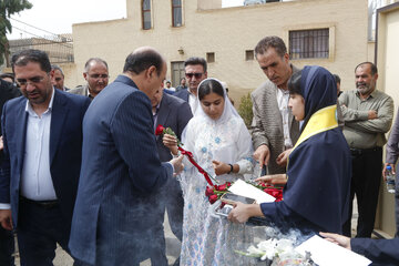بازدید شهرام ملکی، معاون وزیر راه و شهرسازی از مدرسه شهید دکتر امیر عبداللهیان در بهارستان اصفهان
