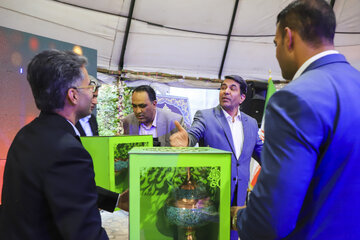 تقدیر از محمد علی طالبی استاندار ، سیدموید محسن‌نژاد مدیرکل میراث فرهنگی استان در مراسم افتتاح  هتل آپارتمان گلستان